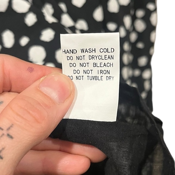 Davi & Dani Black & White Dot Ruffle Tiered Tie V Neck Size Medium Mini Dress - Picture 9 of 10